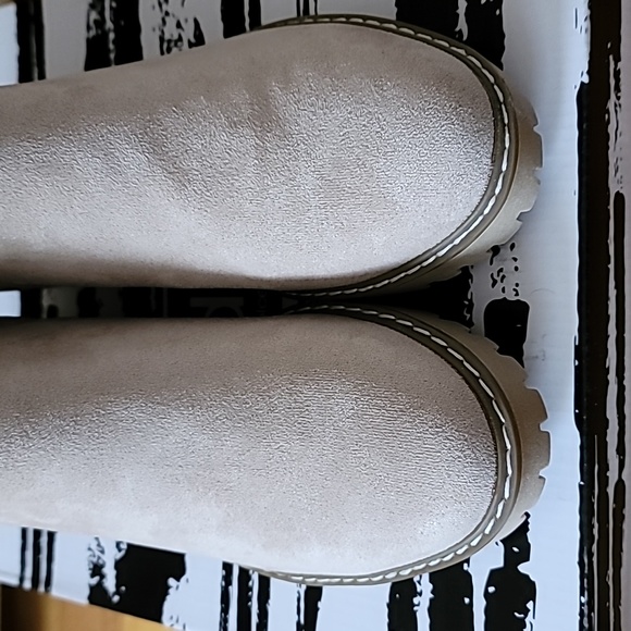 Dolce Vita Lug Sole Chelsea Boot, New In Box, Size 9.5 Color: Camel - Picture 3 of 15